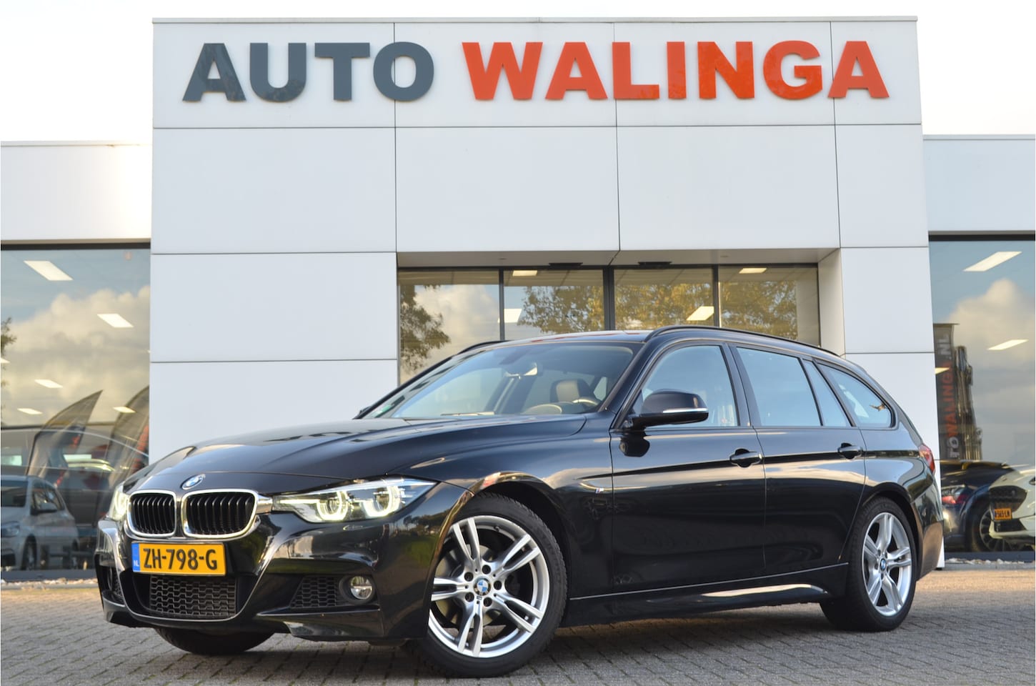 BMW 3-serie Touring - 318i M Pakket Vol Leer St.verw. Elek. Achterklep Zwarte Raamlijsten Led Koplamp. - AutoWereld.nl