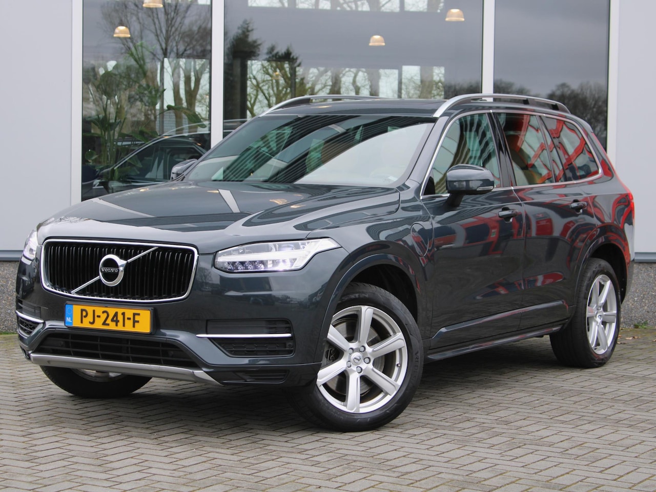 Volvo XC90 - 2.0 T8 Twin Engine AWD Momentum Automaat 7-Persoons, Elektrisch Panoramadak, Lederen Bekle - AutoWereld.nl