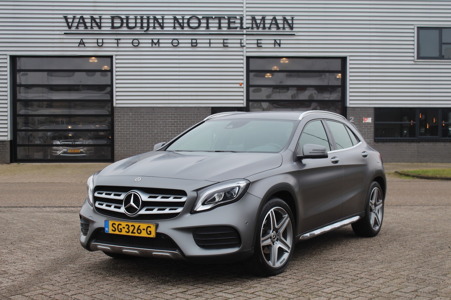 Mercedes-Benz GLA-Klasse - 180 Premium AMG / Keyless / Leer / N.A.P. - AutoWereld.nl
