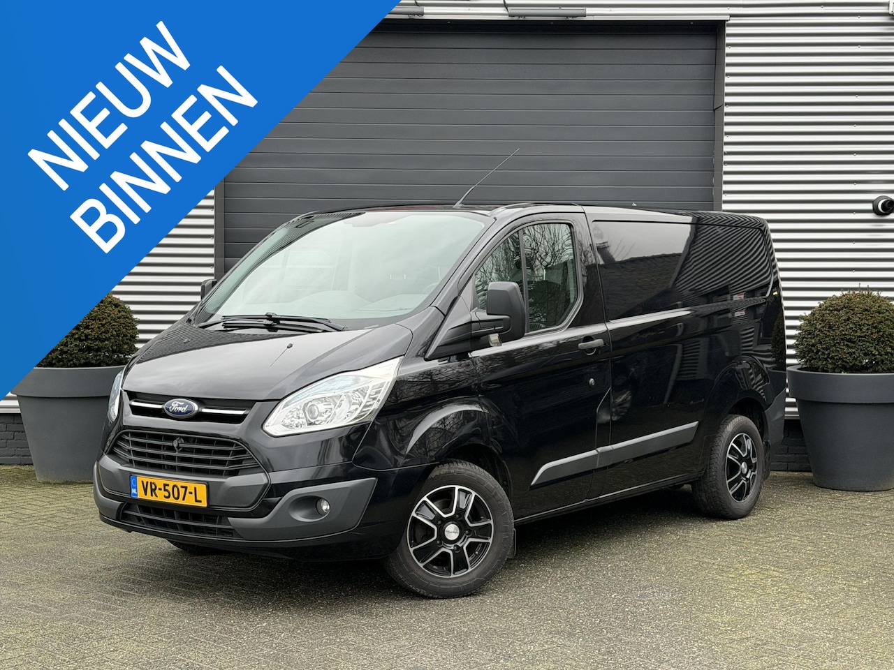 Ford Transit Custom - 270 2.2 TDCI L1H1 Trend | Trekhaak | Parkeersensoren | Lichtmetalen Velgen | Xenon | - AutoWereld.nl
