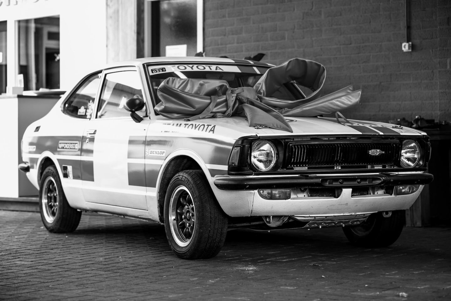 Toyota Corolla - coupe SR ,Rally look, 5 versnel. dubb. carburateur - AutoWereld.nl