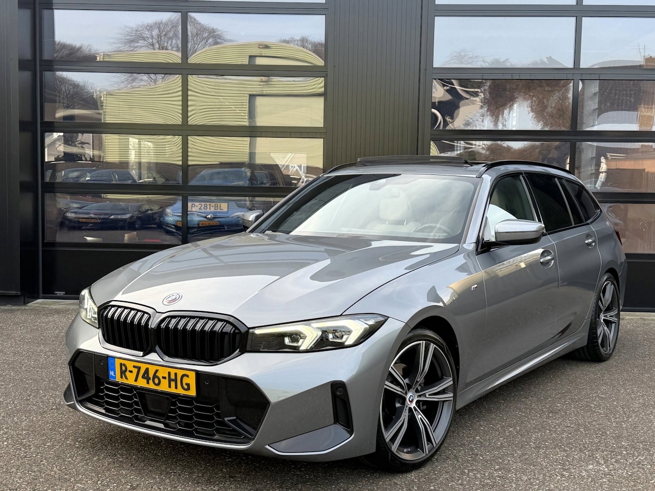 BMW 3-serie Touring - 318i M Sport 318i M-Sport - AutoWereld.nl