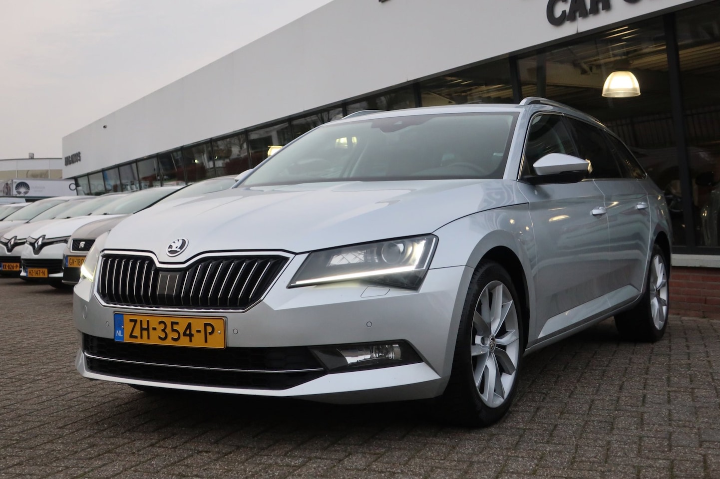 Skoda Superb Combi - 1.5 TSI ACT Business Edition 2e EIG_LED_ADAP-CRUIS_CAM_NAP. - AutoWereld.nl