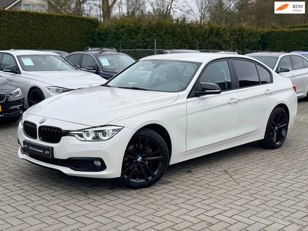 BMW 3-serie - 318i Luxury Sport|Carplay|18 inch|Climate control|Cruise control|Lci|Nette staat.. - AutoWereld.nl