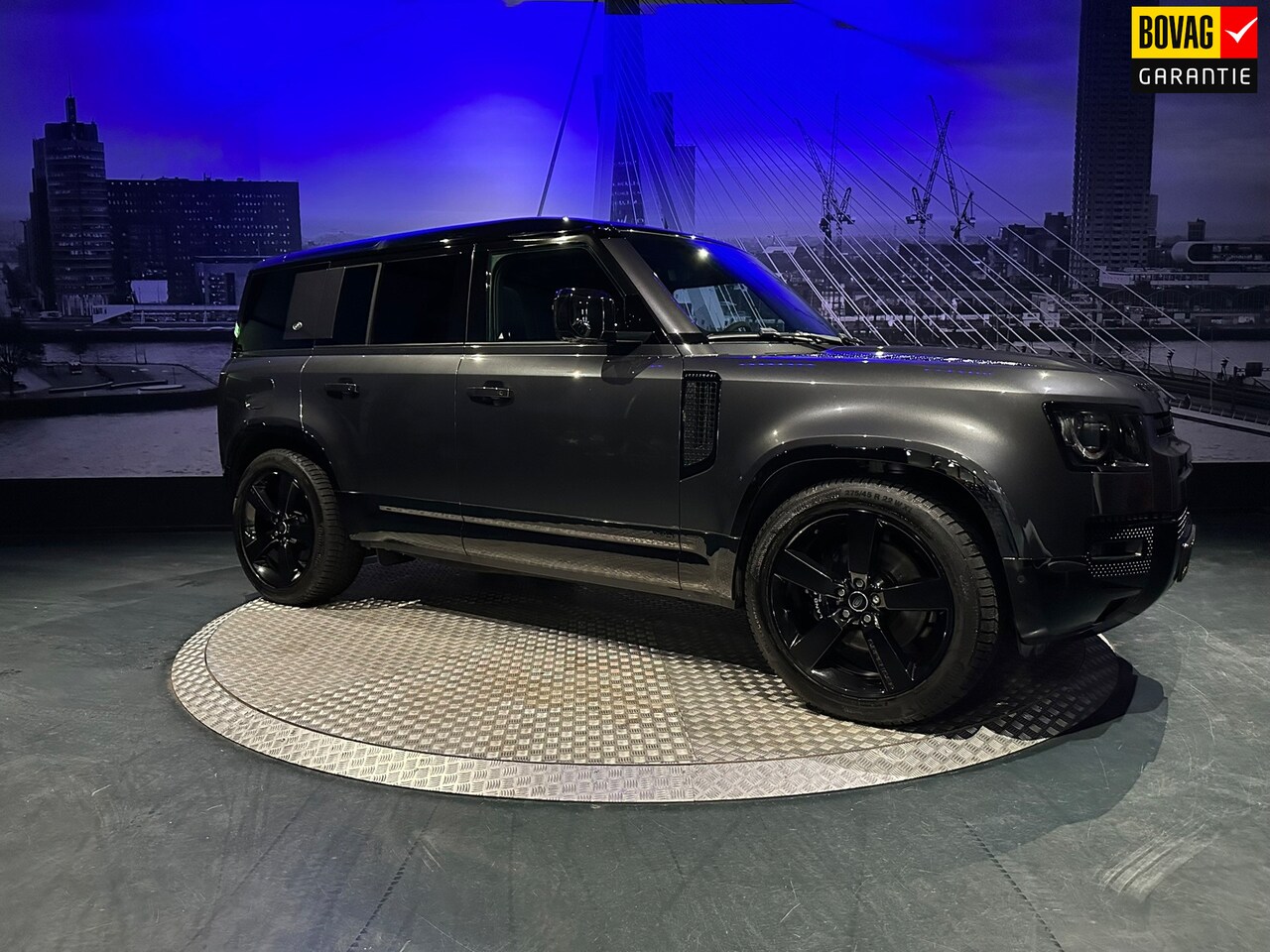 Land Rover Defender 110 - 5.0 P525 V8 *NL-auto*Milltek*Stoelkoeling*Pano* - AutoWereld.nl