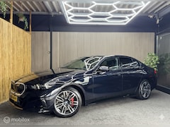 BMW 5-serie - 520i M-Sport Full option|Pano|Hud|360 Cam|Carbon