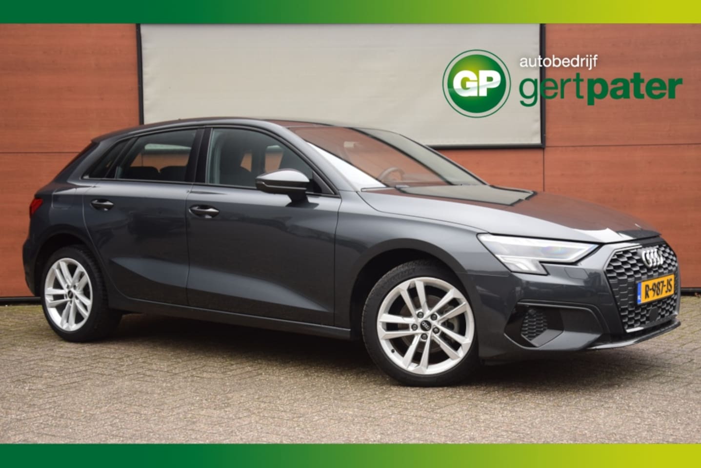 Audi A3 Sportback - 30TFSI Advanced Edition Sportstoelen/LED/AdaptiveCruise/Zwart op - AutoWereld.nl