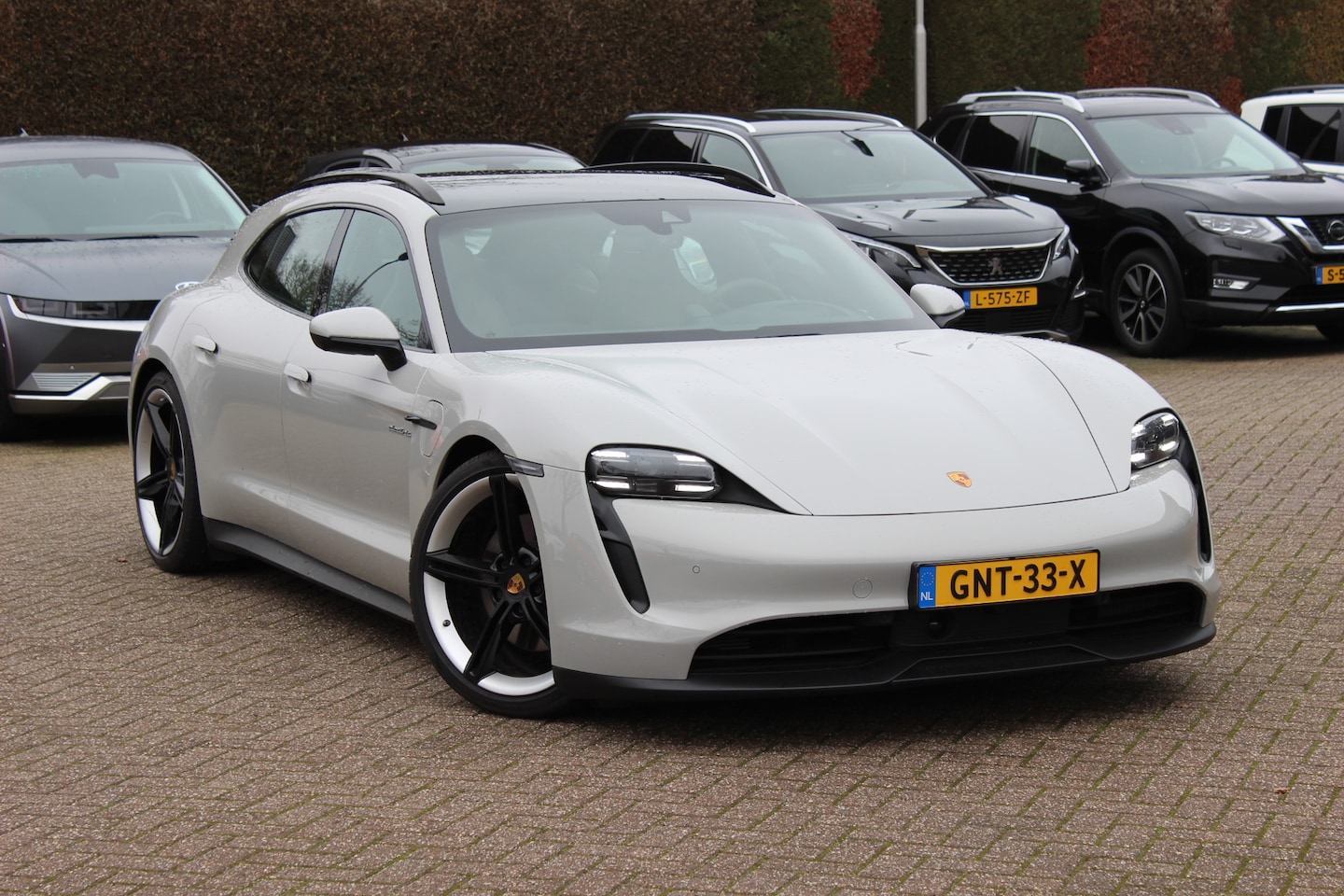 Porsche Taycan Sport Turismo - 4S 93 kWh / Panoramadak / 360Camera / Head-up / Accu Performance+ / 21'' / Achterasbesturi - AutoWereld.nl