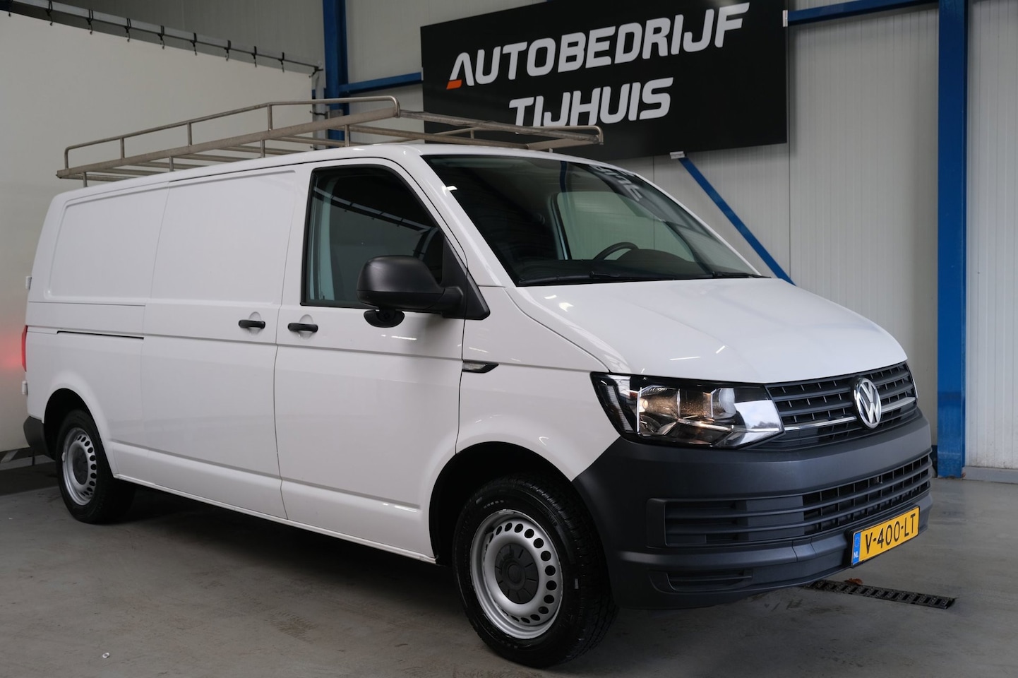Volkswagen Transporter - 2.0 TDI L2H1 - N.A.P. Airco, Cruise, Trekhaak. - AutoWereld.nl