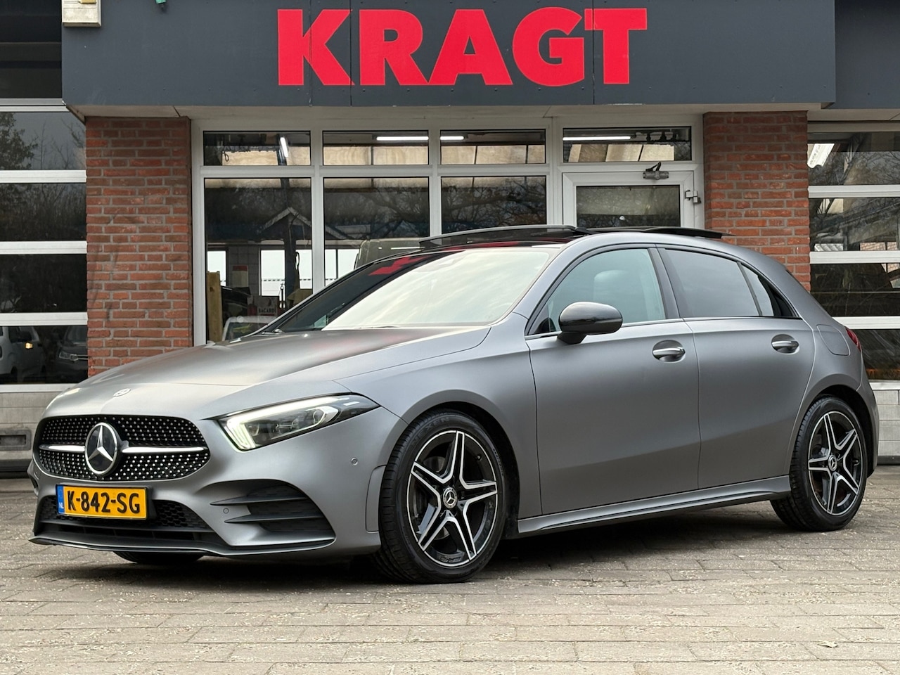 Mercedes-Benz A-klasse - Business Solution AMG 180 136 pk - Schuifdak - LED - - AutoWereld.nl