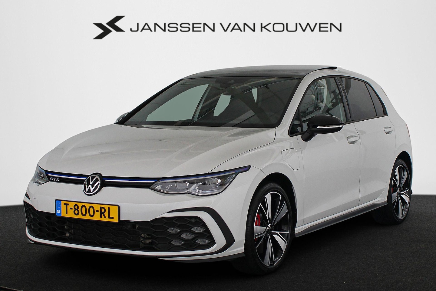 Volkswagen Golf - 1.4 eHybrid GTE Panoramadak IQ Light Head-Up Dynamic Chassis - AutoWereld.nl