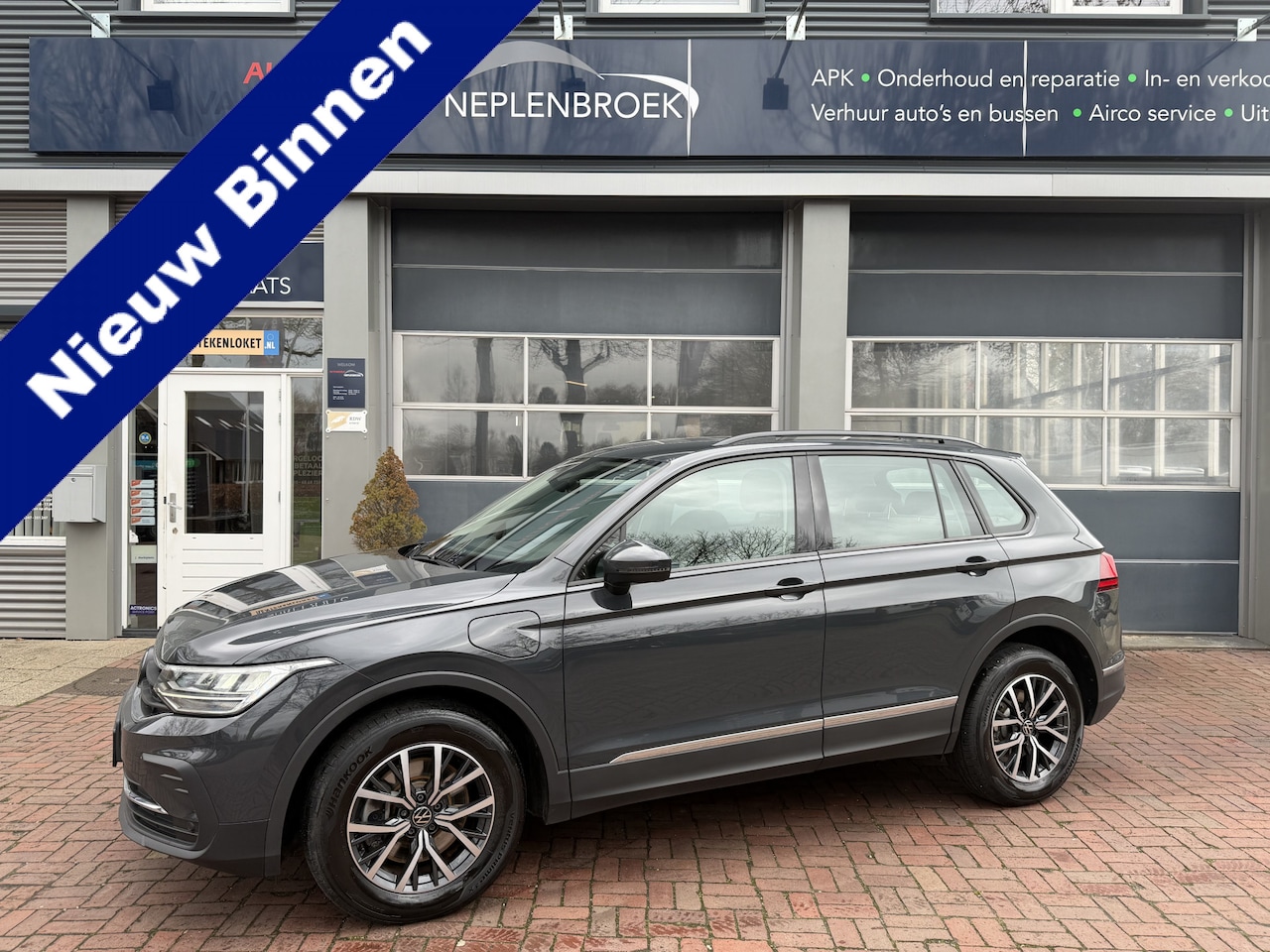 Volkswagen Tiguan - 1.4 TSI eHybrid R-Line Business+ Bj 2022 204pk Km 1e eigenaar !! - AutoWereld.nl