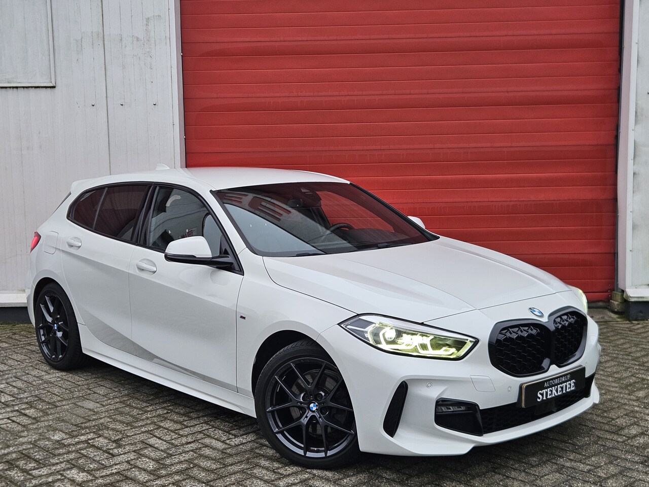 BMW 1-serie - 118i High Executive M-Sport | Head-up | Leder - AutoWereld.nl