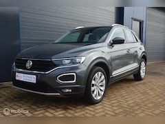 Volkswagen T-Roc - 1.5 TSI Sport, Pano, Trekhaak,