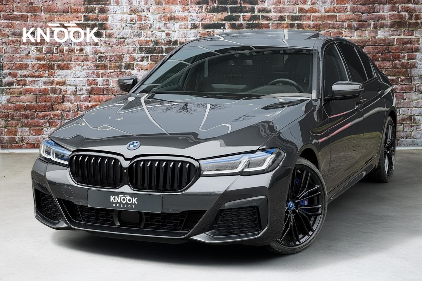 BMW 5-serie - Sedan 545e xDrive High Executive M Sport Pakket Automaat / Live Cockpit Professional / Sch - AutoWereld.nl