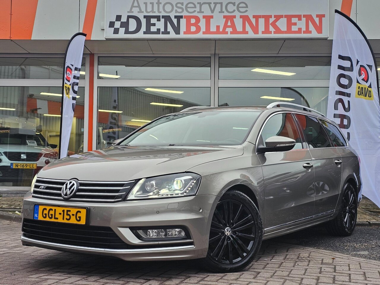 Volkswagen Passat Variant - 2.0 TSI R-line Automaat BJ.2014 / Navi / Half Leder / Xenon / Camera / Pdc / 17"Lmv !! - AutoWereld.nl