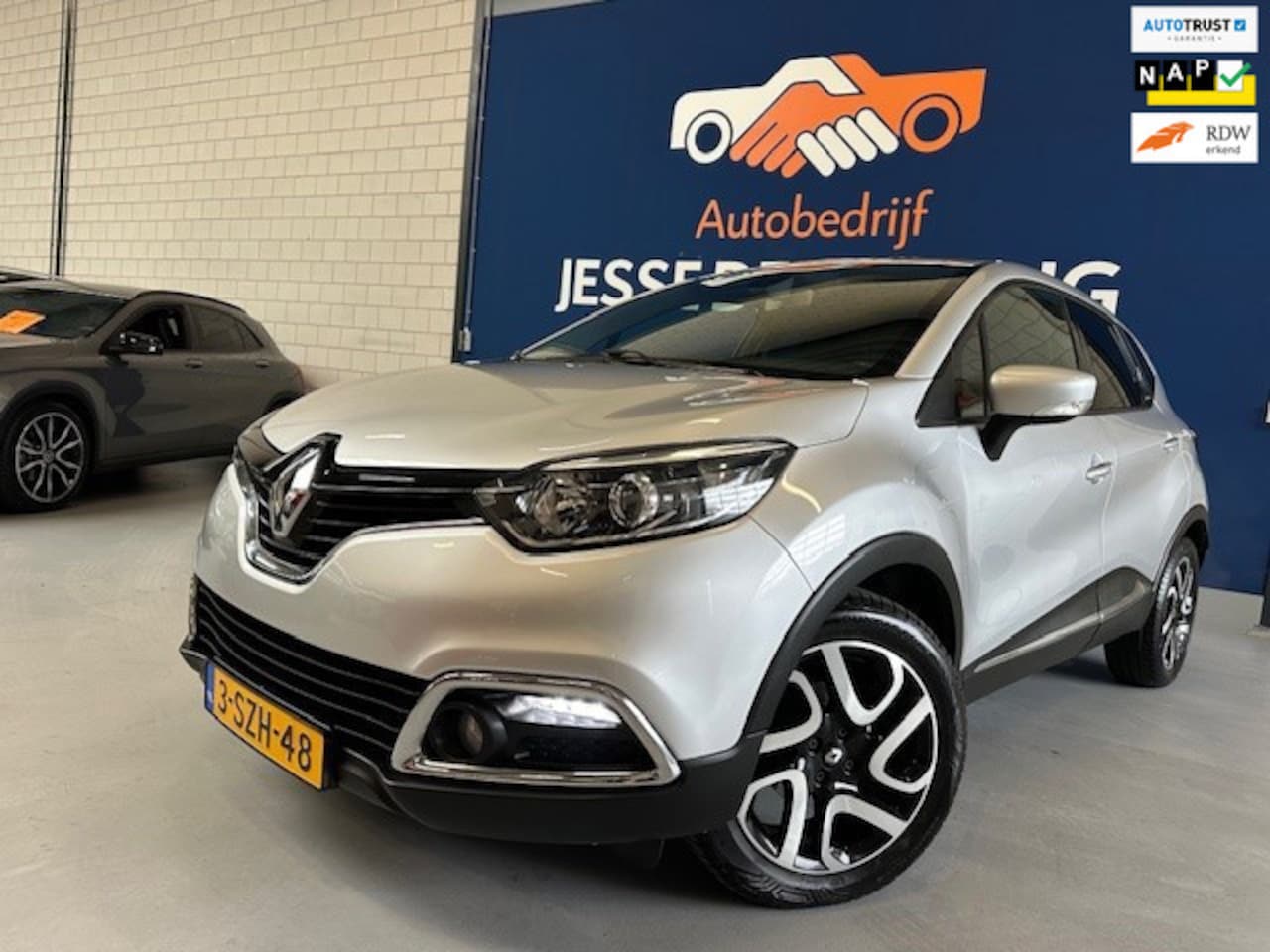 Renault Captur - 0.9 TCe Dynamique/ bj.2014/ 1e eigenaar / NAP met 112897 km/ camera/climate/trekhaak/sport - AutoWereld.nl