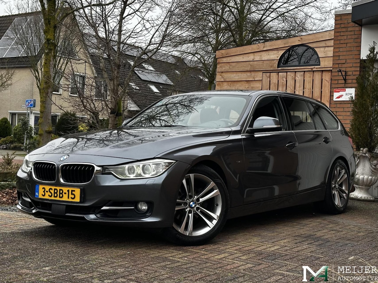 BMW 3-serie Touring - 320i High Executive|M sport int|ACC|Lane Assist|Stoelv.|Elektr. klep|Trekhaak|NAP|Xenon - AutoWereld.nl
