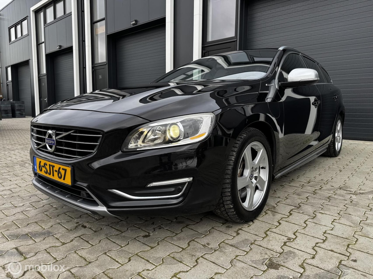 Volvo V60 - 2.4 D6 AWD Plug-In Hybrid Summum 2.4 D6 AWD Plug-In Hybrid Summum - AutoWereld.nl