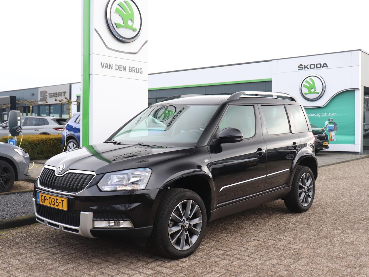 Skoda Yeti - 1.2 TSI 105pk Edition | Navigatie | Stoelverwarming | Trekhaak | Parkeersensoren achter | - AutoWereld.nl