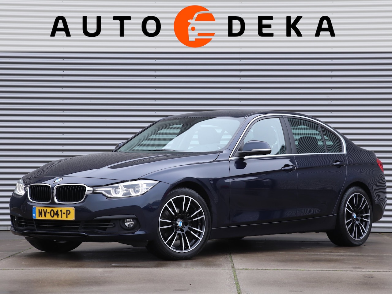 BMW 3-serie - 318i Executive Automaat *Navigatie*Parkeersens.* - AutoWereld.nl