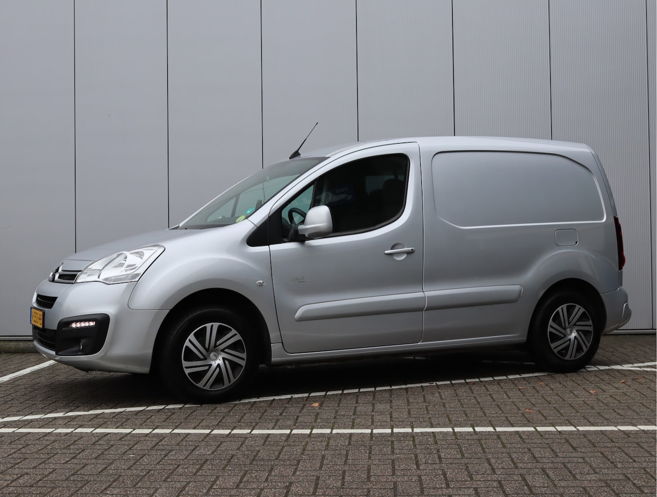 Citroën Berlingo - 1.6 BlueHDI Business | 1e eigenaar | Camera | Trekhaak | 3-zits - AutoWereld.nl