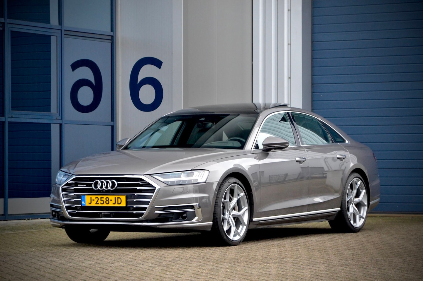 Audi A8 - 55 TFSI Quattro / Pano / ACC / HUD / Soft Close / B&O / Keyless - AutoWereld.nl
