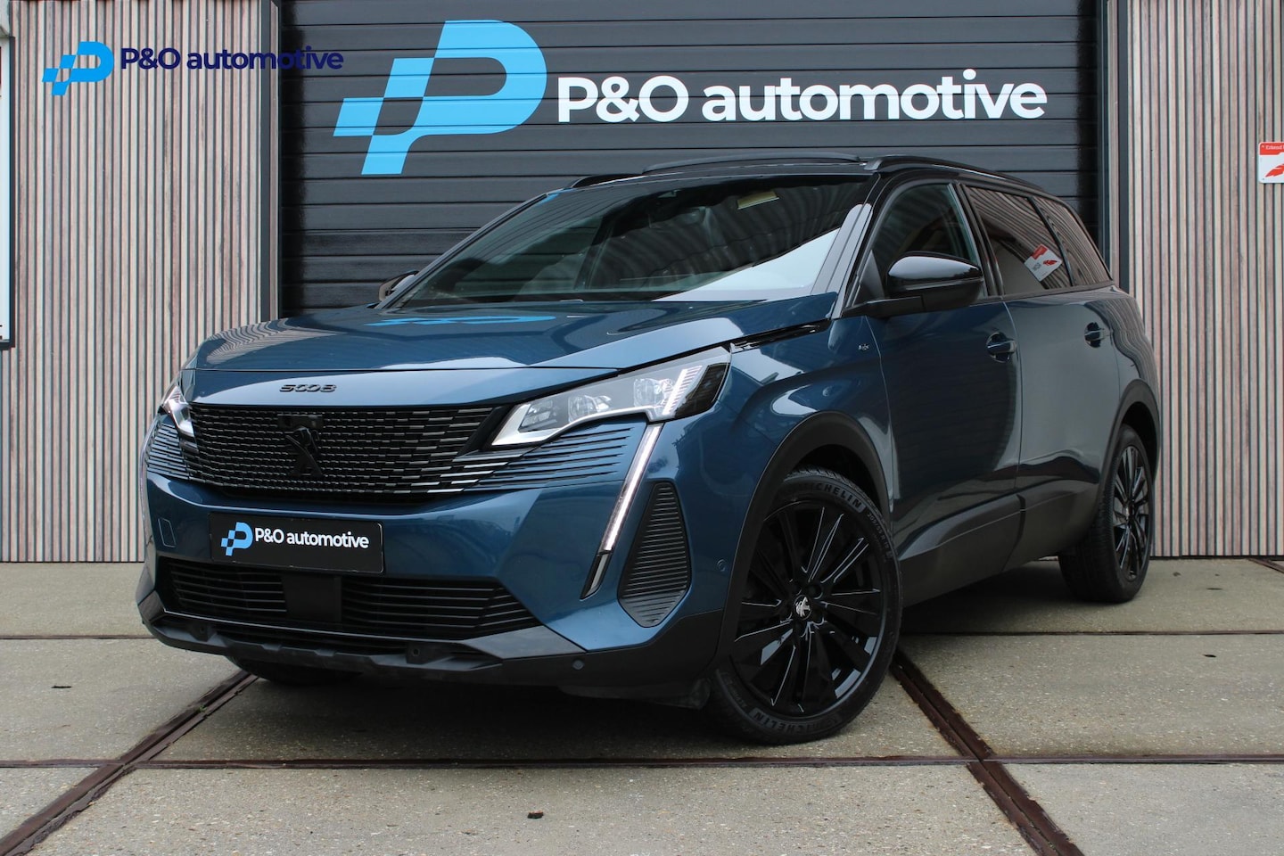 Peugeot 5008 - 1.2 PureTech GT PANO | BLACK PACK | TREKHAAK - AutoWereld.nl