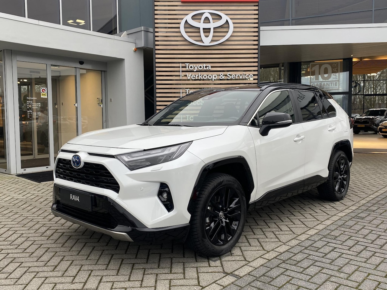 Toyota RAV4 - 2.5 Hybrid AWD Bi-Tone TREKHAAK STOEL/STUURVERW PARK-SENSOREN APPLE/ANDROID ELEK-ACHTERKLE - AutoWereld.nl