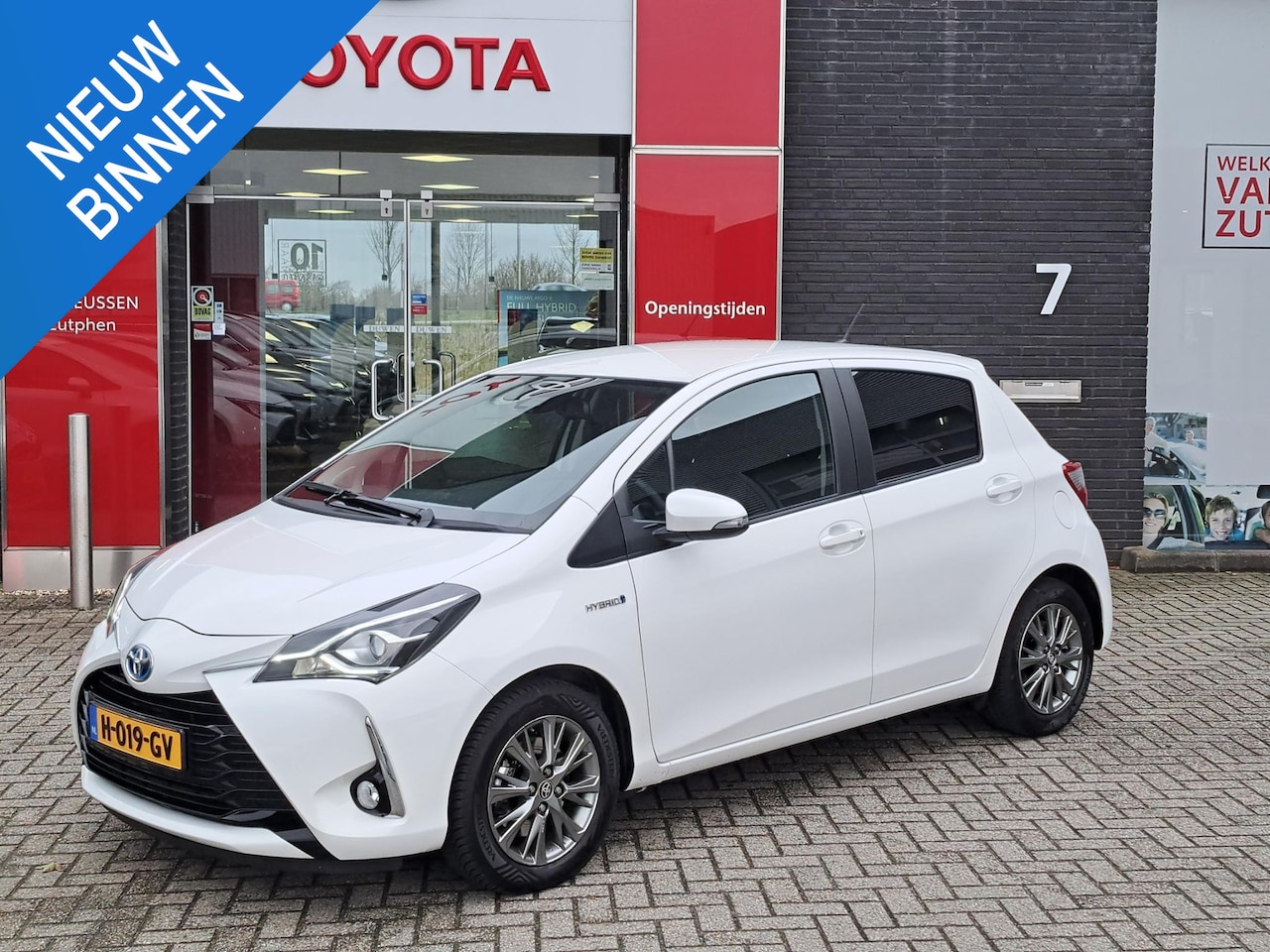 Toyota Yaris - 1.5 Hybrid Dynamic STOELVERWARMING CRUISECONTROL APPLECARPLAY LEDEREN BEKLEDING ACHTERUITR - AutoWereld.nl