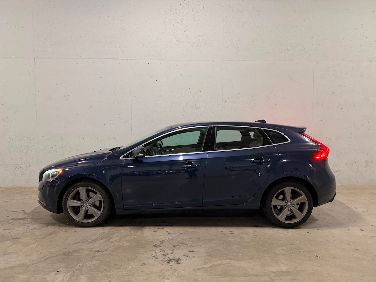 Volvo V40 - 1.6 T4 Summum Automaat Leer Navi Camera - AutoWereld.nl