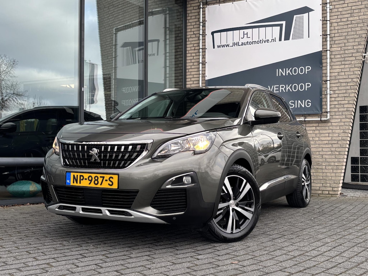 Peugeot 3008 - 1.2 *130PK*ECC*CRUISE*NAVI*HAAK*CAM*CARPLAY* - AutoWereld.nl