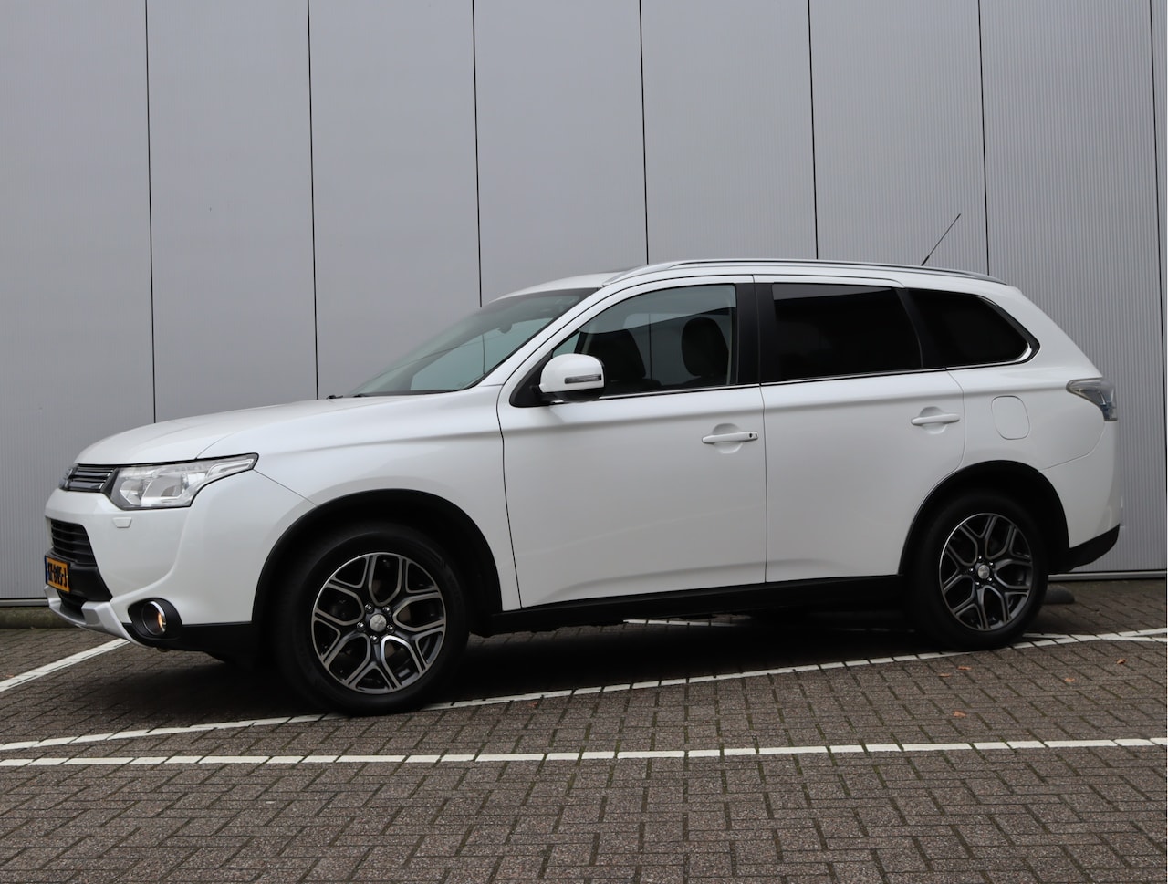 Mitsubishi Outlander - 2.0 PHEV Limited Edition X-Line | Trekhaak | Leder | Schuifdak - AutoWereld.nl