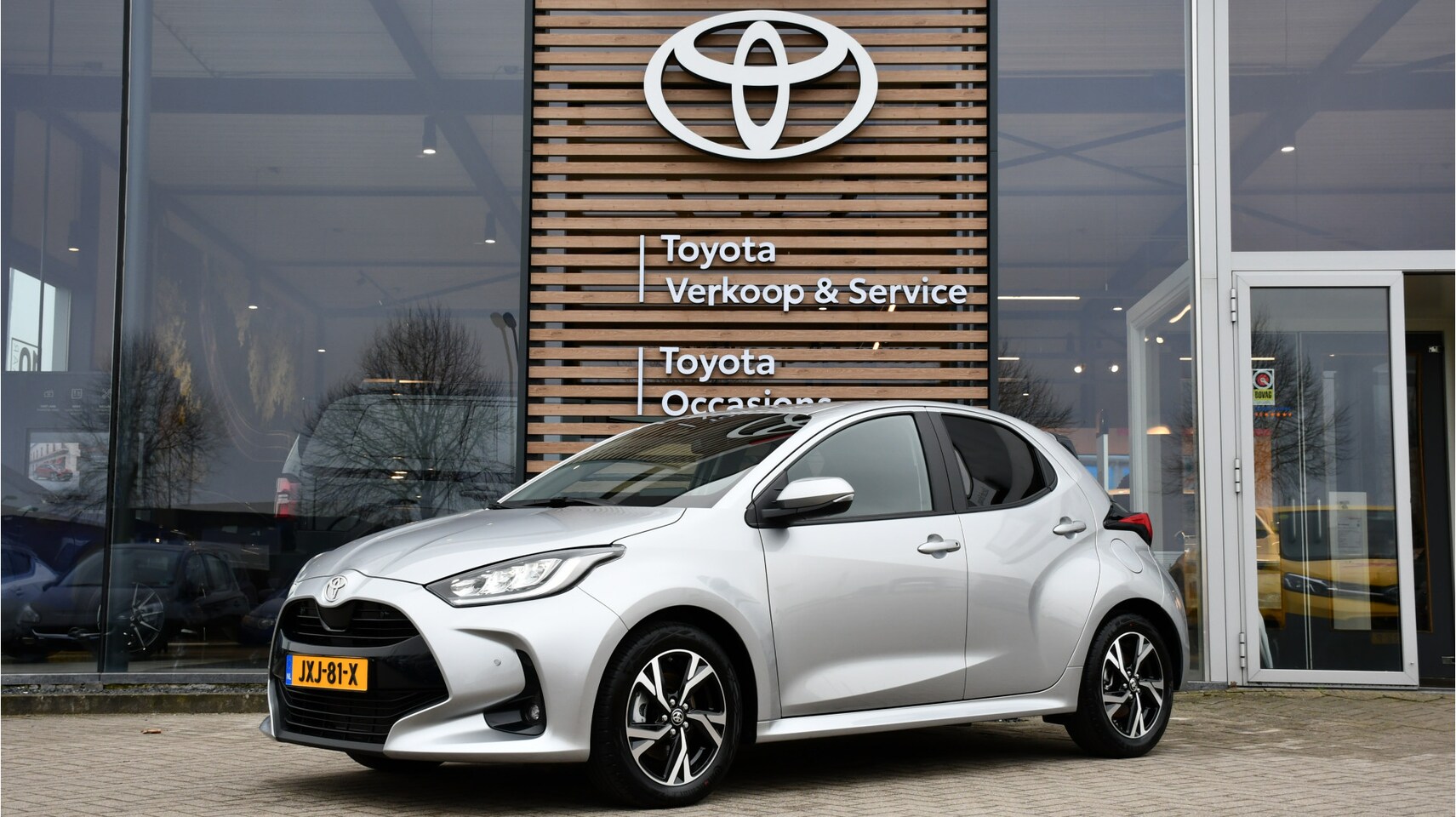 Toyota Yaris - 1.5 Hybrid 115 Dynamic Limited 116pk Automaat | Stuur/stoel verwarming | Parkeersensoren v - AutoWereld.nl