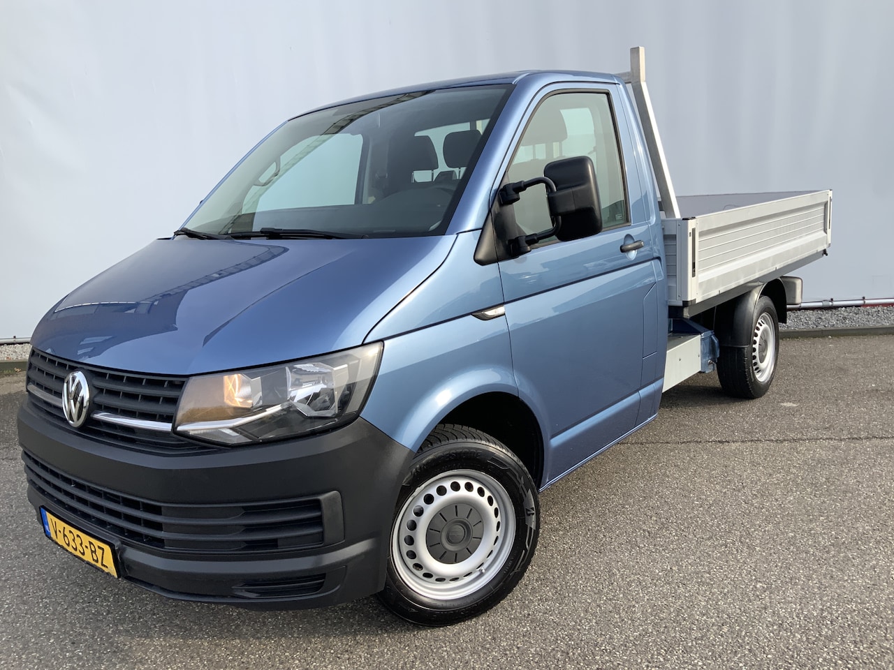 Volkswagen Transporter - 2.0 TDI L1H1 Trendline Airco 3 Zits Trekhaak 2200 kg Euro 6 - AutoWereld.nl