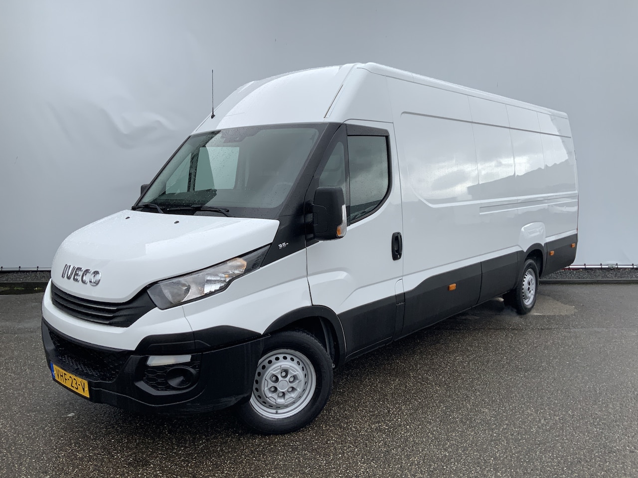 Iveco Daily - 35S16V 2.3 410 H2 Maxi Automaat 3 Zits Airco Opstap Euro 6 - AutoWereld.nl