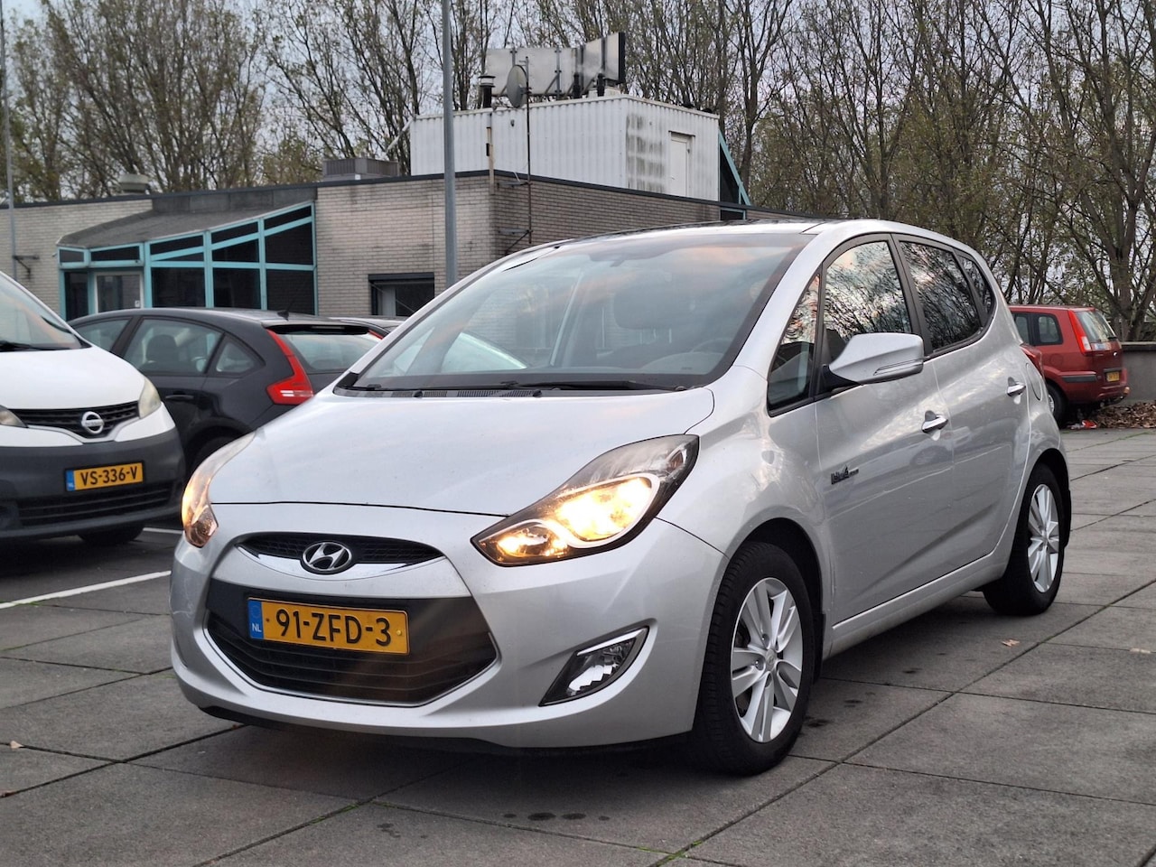 Hyundai ix20 - €3950,-1.4i i-Vision Airco Trekhaak Cruise Control - AutoWereld.nl