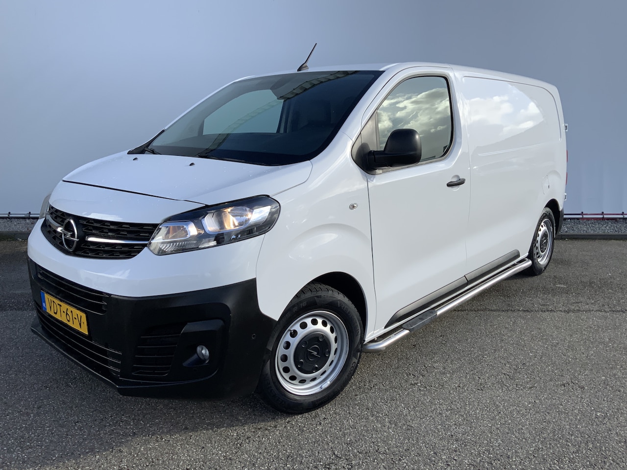 Opel Vivaro - 1.5 CDTI L2H1 Edition Airco Cruise 3 Zits Navi Trekhaak 1800 kg Euro 6 - AutoWereld.nl