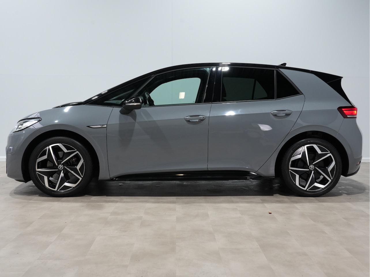 Volkswagen ID.3 - 204pk First Plus 58 kWh Camera Led Matrix 19"velgen Privacy glass ps - AutoWereld.nl