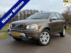 Volvo XC90 - 2.4 D5 Limited Edition Automaat / 7 Persoons / Panoramadak / Trekhaak / Leder / Navi / Xen