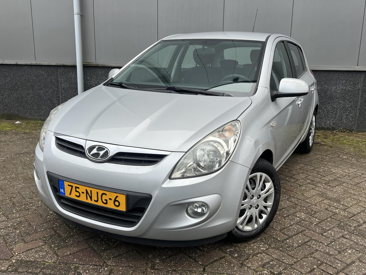 Hyundai i20 - 1.2i DynamicVersion 5drs Airco NL Auto NAP - AutoWereld.nl