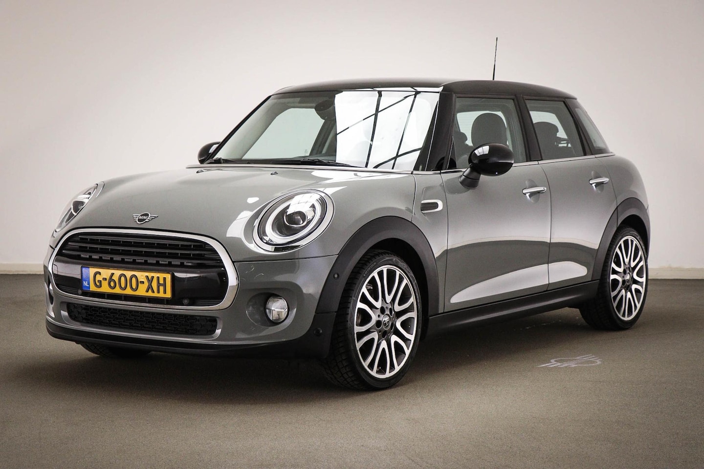 MINI Cooper - Mini 1.5 Chili | BUSINESS / PARK ASSIST PACK | HALF LEDER | VOORRUITVERWARMING | APPLE | 1 - AutoWereld.nl