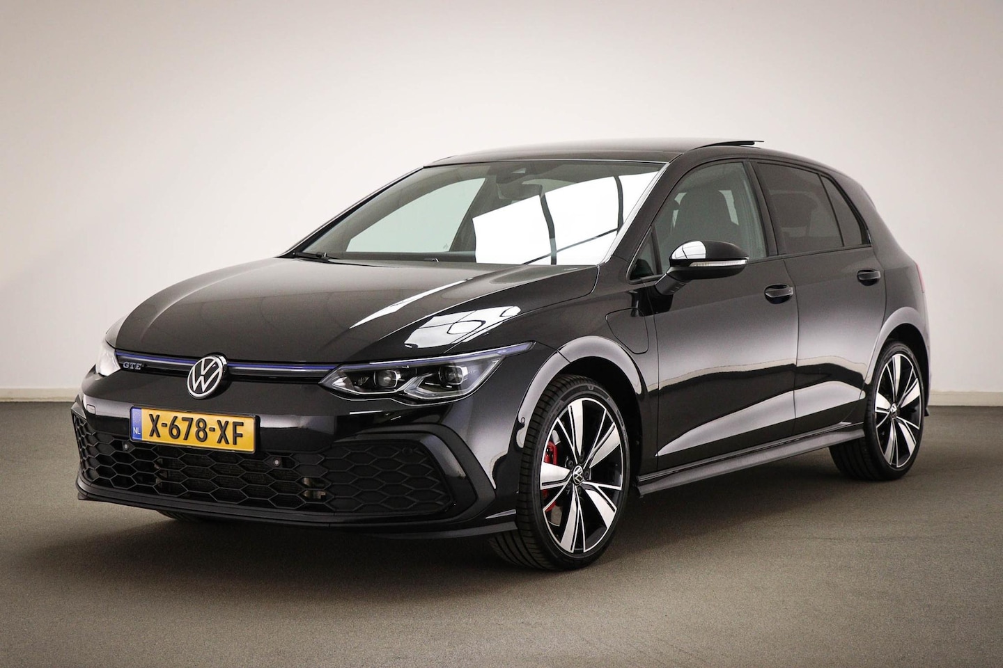 Volkswagen Golf - 1.4 eHybrid GTE | WINTER / ASSISTENTIE- PACK | IQ LIGHT | PANORAMADAK | CAMERA | 18" - AutoWereld.nl