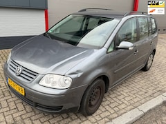 Volkswagen Touran - 1.6-16V FSI Business