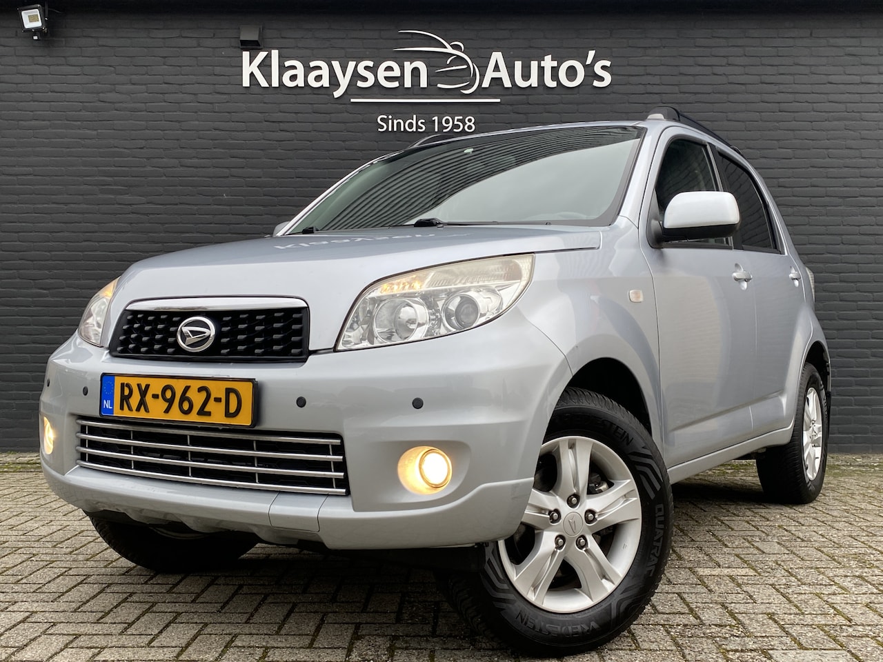Daihatsu Terios - 1.5 4WD Track AUT. | climate control | trekhaak | parkeersensoren | stoelverwarming | 75.0 - AutoWereld.nl
