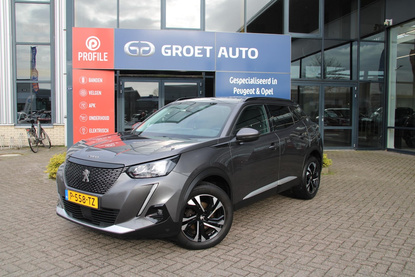Peugeot 2008 - 1.2 PureTech Allure Airco Navi Camera Carplay Trekhaak Nieuwstaat - AutoWereld.nl