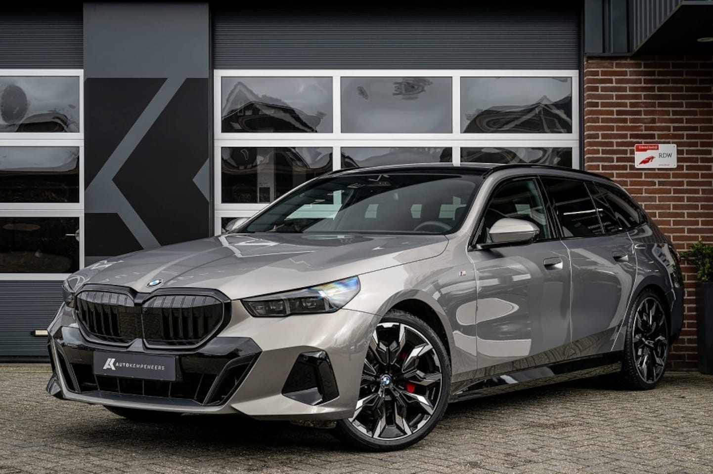 BMW 5-serie Touring - 520i M Sport Pro | Panorama | Bowers & Wilkins | Head-Up | 360° | 21 Inch | Trekhaak | Ico - AutoWereld.nl