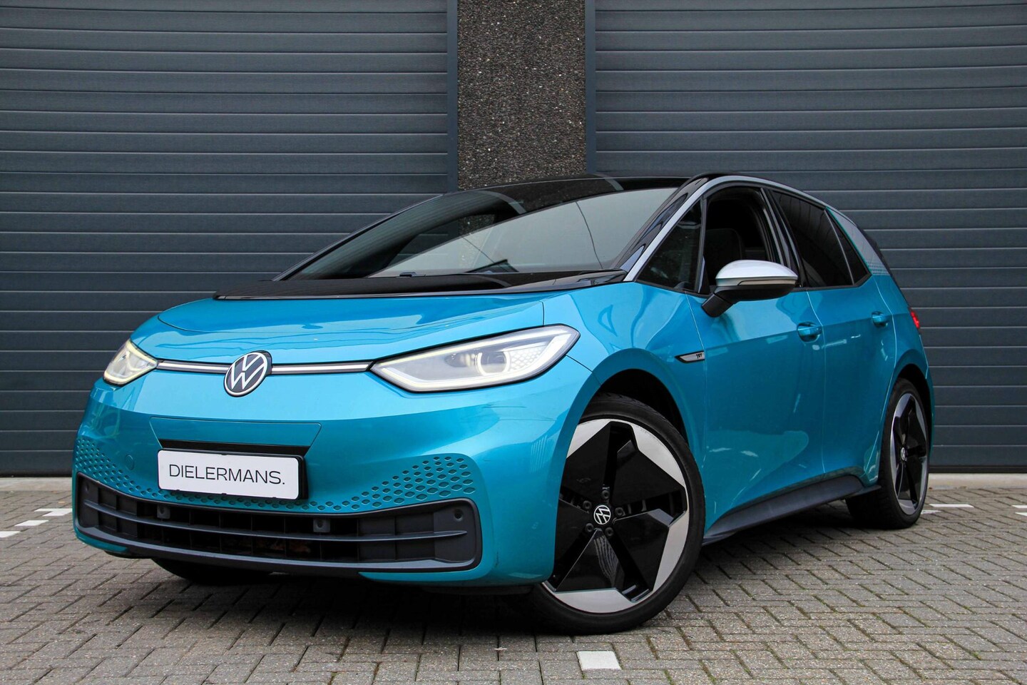 Volkswagen ID.3 - Max First Edition | Vol optie!! | Panorama dak | Trekhaak | BTW voertuig | SOH 92% - AutoWereld.nl