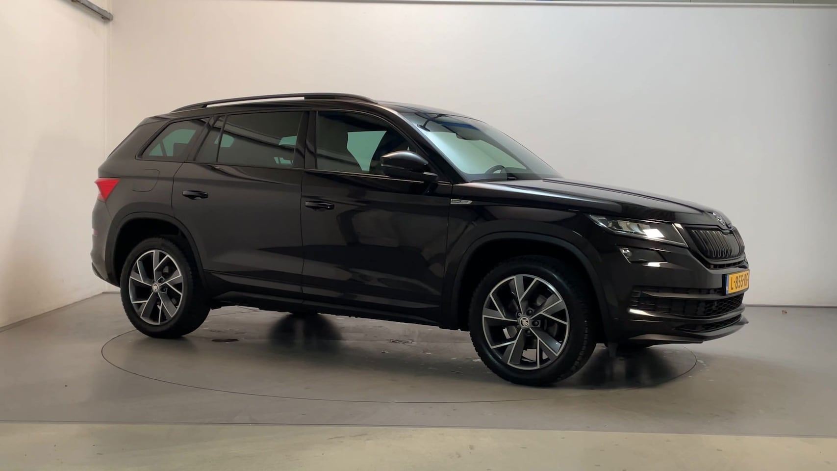 Skoda Kodiaq - 1.5 TSI Sportline Business 7p. Panoramadak LED Stoelverwarming Camera DAB+ Navigatie - AutoWereld.nl