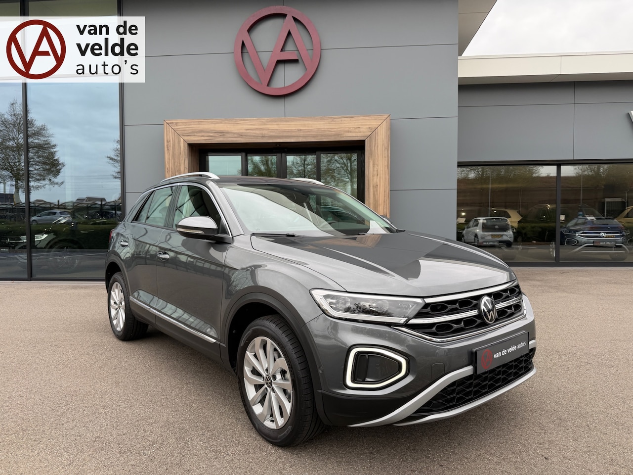 Volkswagen T-Roc - 1.5 TSI 150pk DSG Style | Dode hoek | Camera | Keyless | Elek. Achterklep | Rijklaar incl. - AutoWereld.nl